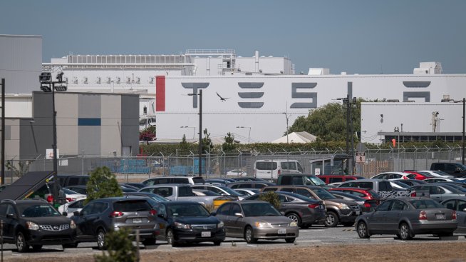 Екоорганизация съди Tesla заради опасни химикали от завода в Калифорния