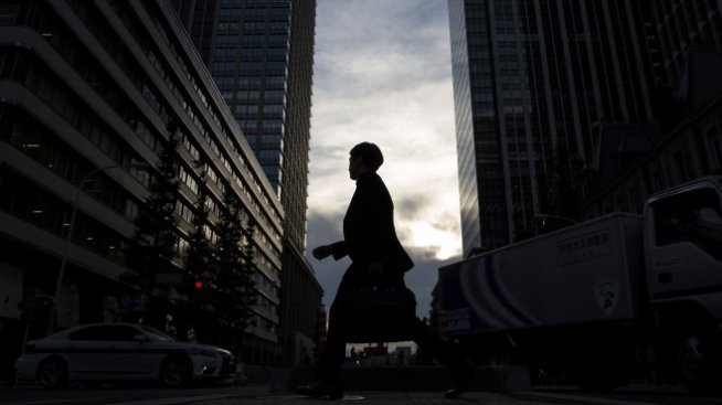 Безработицата в ЕС и еврозоната е продължила да намалява през февруари