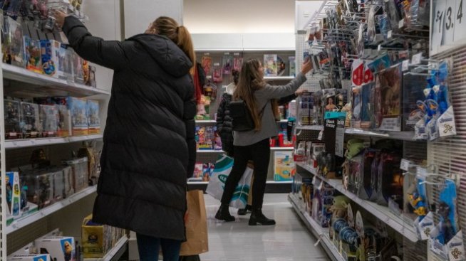 Потребителските разходи в САЩ достигнаха близо 40-годишен връх