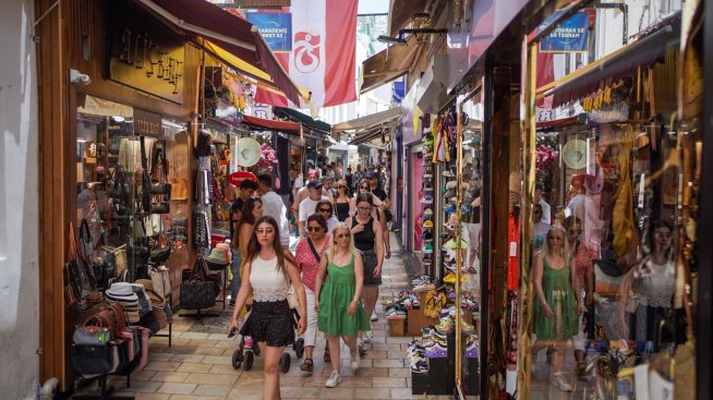 Колко търпеливи ще бъдат турците, докато централната банка обръща курса?