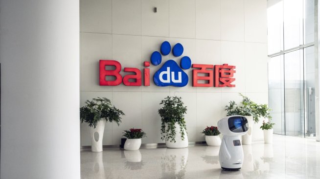 Baidu твърди, че чатботът ѝ се справя по-добре от ChatGPT с някои задачи
