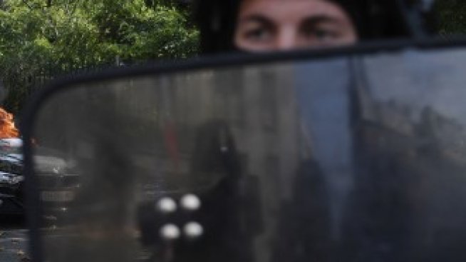 "Жълтите жилетки" се завърнаха в Париж, полицията използва сълзотворен газ*