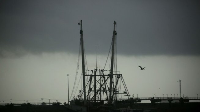 Петролни компании евакуират обектите си в Мексиканския залив заради ураганна буря