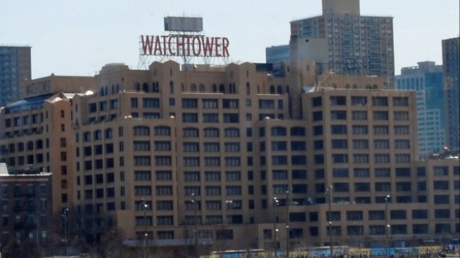 "Свидетели на Йехова" продават централата си в Бруклин