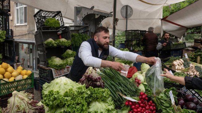 Инфлацията в Турция се забавя повече от очакваното