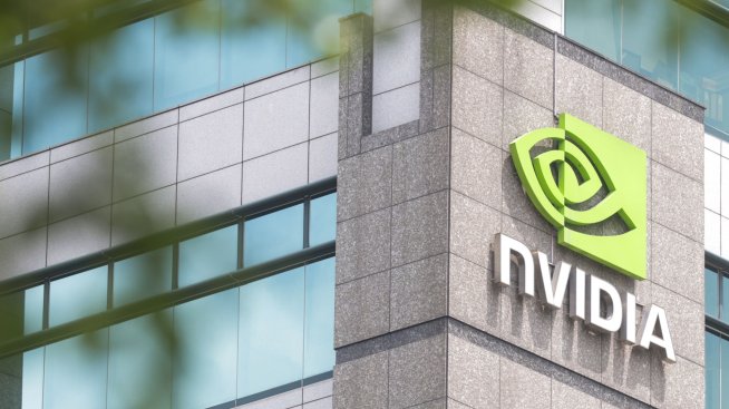 Новите експортни ограничения на САЩ нанесоха тежък удар на Nvidia