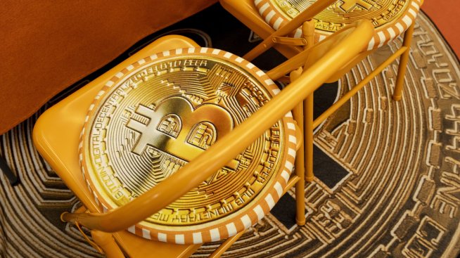 Биткойнът се готви за най-голямото месечно поевтиняване от криптокризата през 2022 г.