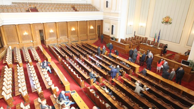 НС през 2022 г.: Два парламента и сто приети закона