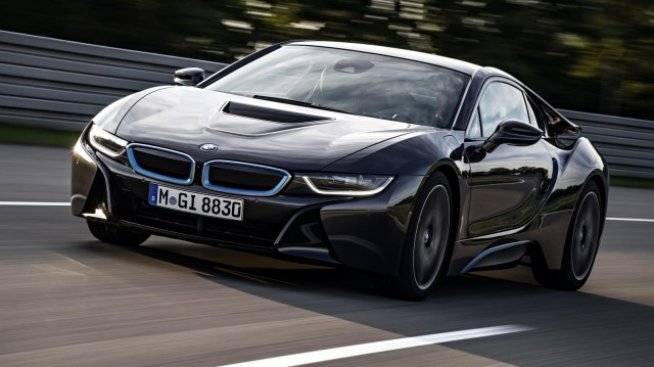 Високата цена не спира клиентите на BMW i8
