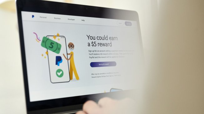 PayPal пуска обвързан с долара стейбълкойн и активизира измамниците