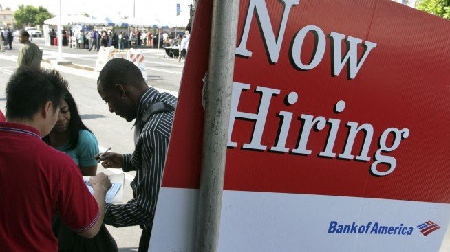 Молбите за безработица в САЩ растат повече от очакваното