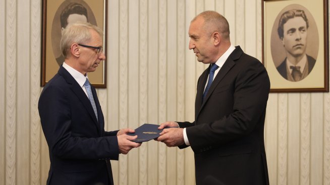 Николай Денков върна на президента изпълнен втория мандат