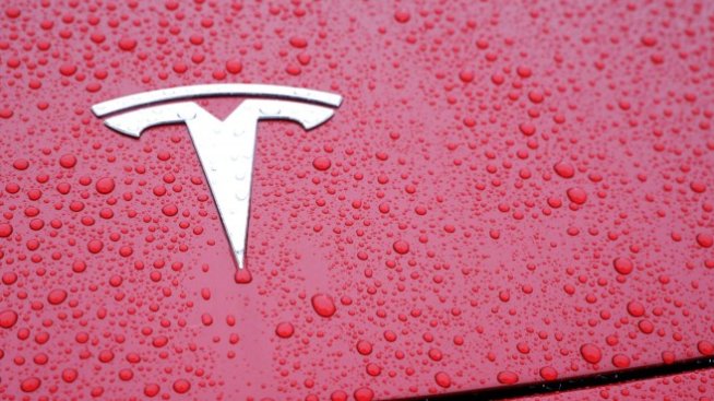 Индия иска да примами Tesla с предложения за по-евтино производство от Китай
