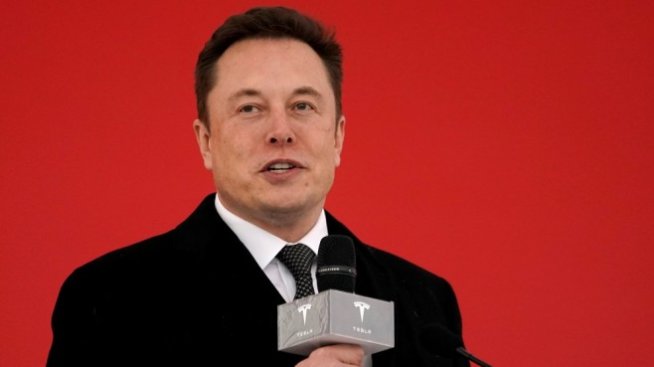 Мъск пое контрола над набирането на служители в Tesla