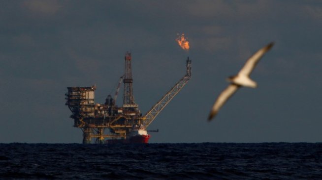 МАЕ очаква умерен дефицит на петролния пазар от второто тримесечие