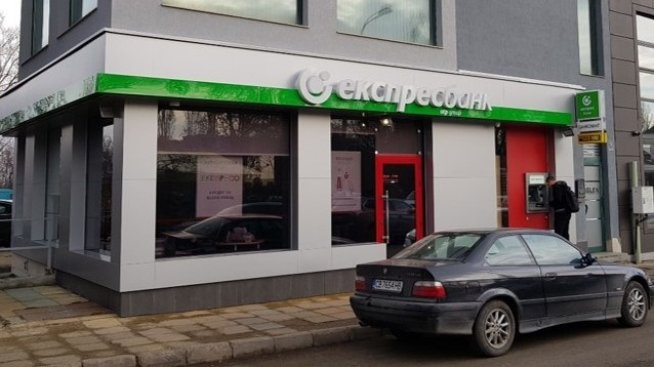 Кой застава начело на Банка ДСК и Експресбанк?