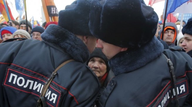 Напрежението между Русия и Украйна заради Крим се покачва