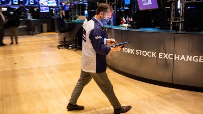 Страхът от по-агресивен Фед сред инвеститорите помрачи търговията на Wall Street