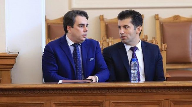 Т. Дончев: Проектът Василев-Петков е като любов на плажа, която приключва бързо