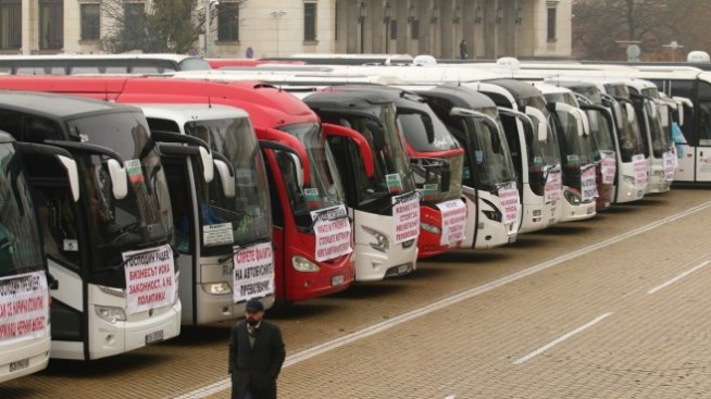 Превозвачи излязоха на протест с искане за инкриминиране на незаконния превоз 