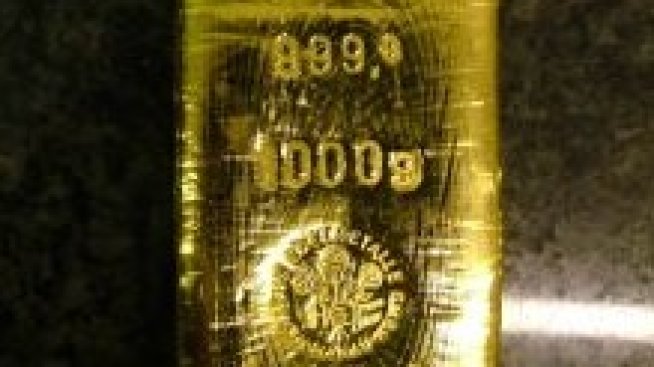 Златото поевтинява заради слуховете за нова помощ за Гърция 