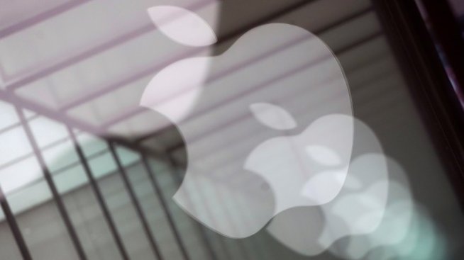 Apple постави огромна реклама срещу CES, с която атакува Amazon и Google