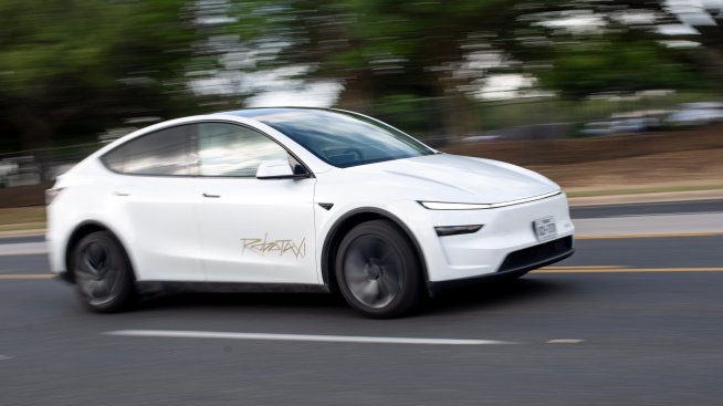 Помрачените перспективи около Tesla тестват фокуса на Мъск върху роботакситата