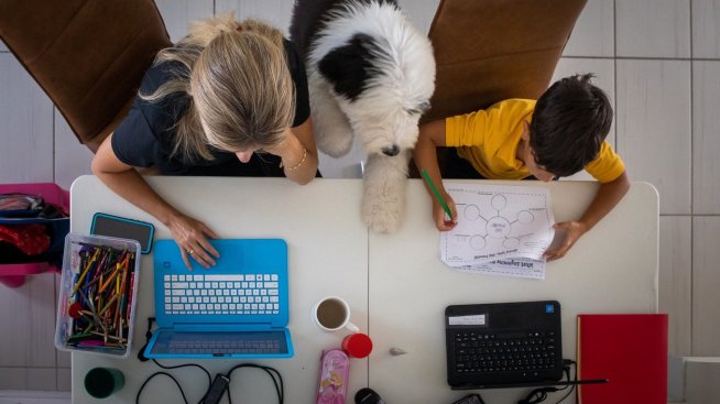 Колин Бел: ChatGPT да се използва като ресурс, но децата да мислят сами