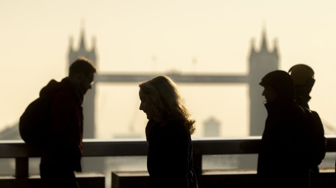 Ръстът на заплатите във Великобритания достигна четиригодишно дъно