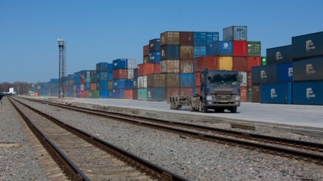 Търговският дефицит на България се сви с 40% през 2020 г.