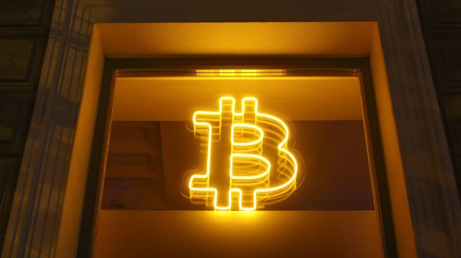 Биткойнът започва декември с пореден спад под 86 хил. долара