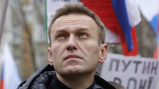 Навални е в болница със съмнение за отравяне
