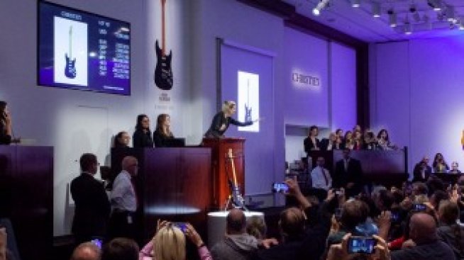 Китари на Дейвид Гилмор бяха продадени за рекордните 21,5 млн. долара