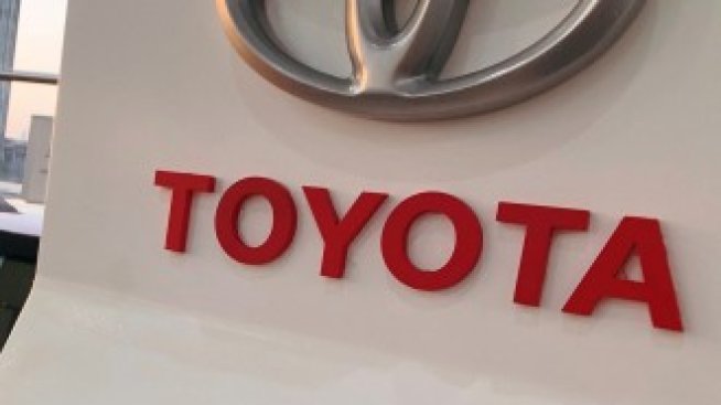 Оборотът на водещите автомобилни компании в света намалява за първи път от 10 г.