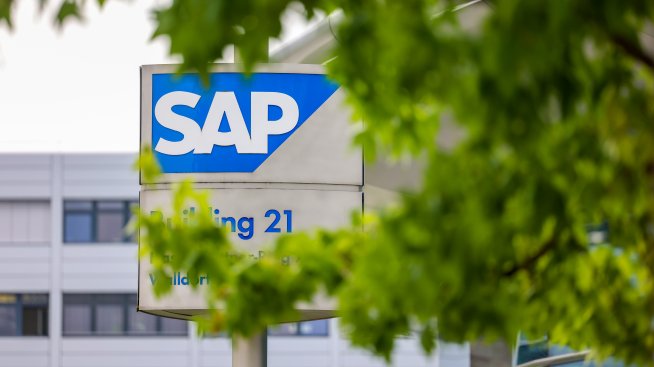 Акциите на SAP поевтиняват с близо 4% въпреки силните резултати за второто тримесечие