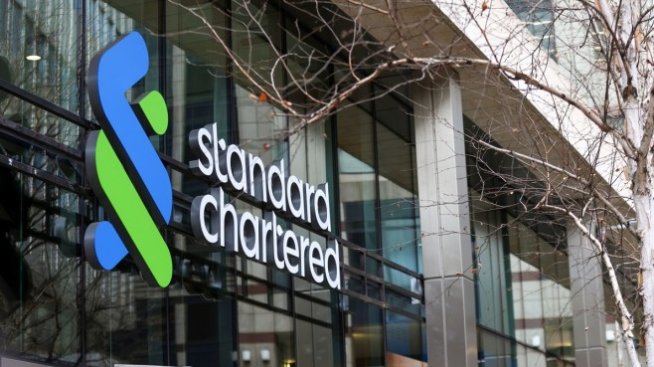 Фокусът на Изток на StanChart я подкрепиха в по-мрачната икономическа среда