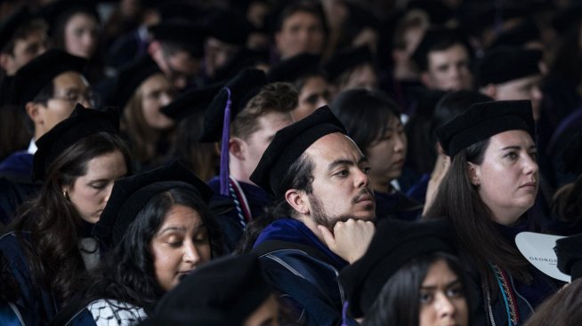 За близо 30% от американците колежанското образование не си заслужава разходите