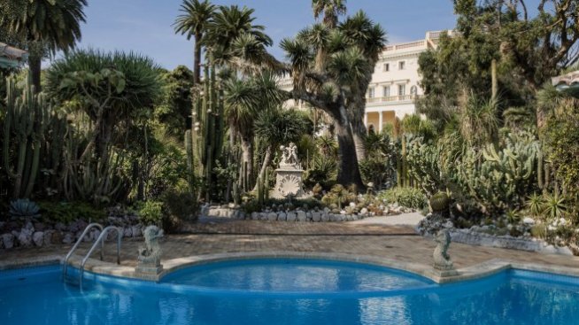 Френските данъчни търсят необявени екстри на вили със сателити