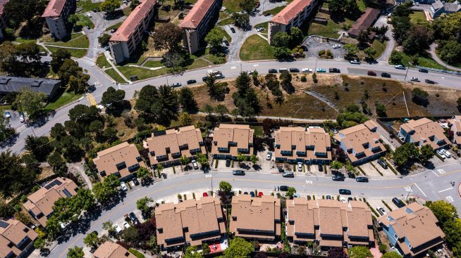 Американците имат 35 трлн. долара, заключени в жилища, и това им струва скъпо