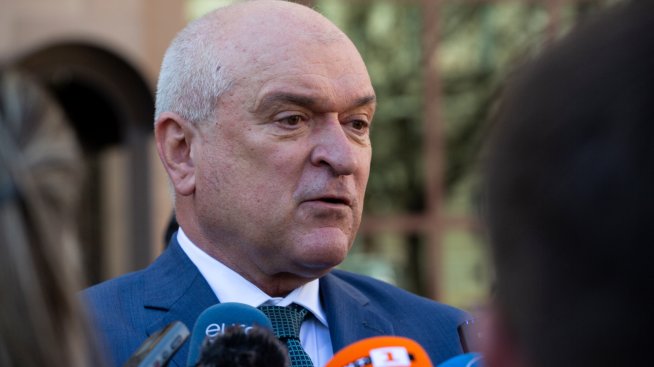 Димитър Главчев поема и поста на служебен външен министър