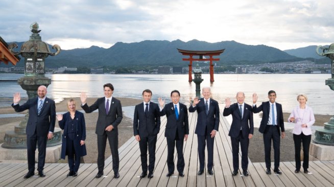 Защо политическите лидери са толкова непопулярни в момента?