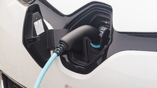 Кои са трудностите при внедряването на умни зарядни станции за дома и офиса