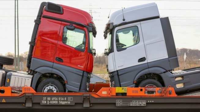 Daimler Truck очаква недостигът на чипове да изтрие милиарди евро от приходите ѝ