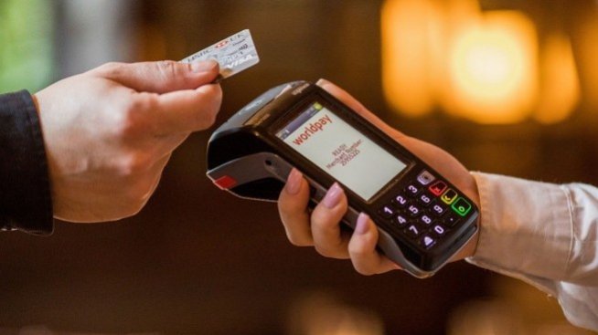 Всеки трети българин бойкотира търговци, които не приемат безкасови плащания