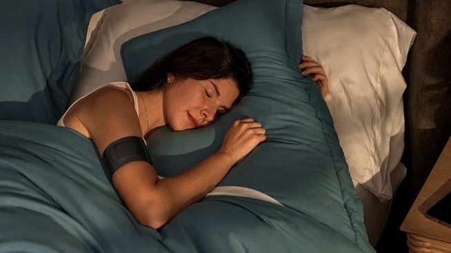 Garmin представи нова гривна за следене на съня и ключови здравни показатели
