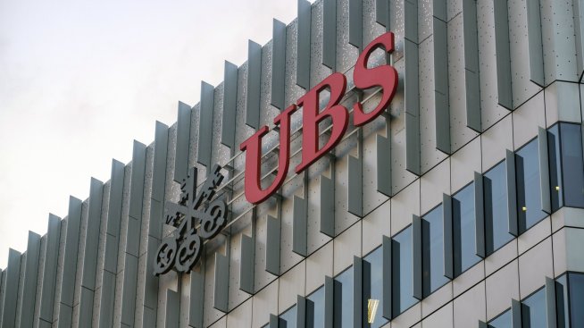 UBS с рекордна печалба, поглъща напълно местното банкиране на Credit Suisse