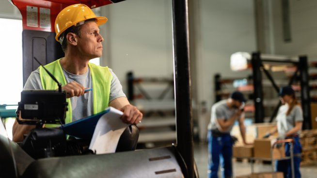 Пролетните месеци увеличиха заетостта и намалиха още безработицата у нас