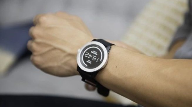 Нов умен часовник се зарежда с човешката топлина