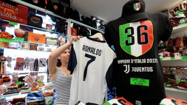 Графика на деня: За 24 часа "Ювентус" продаде тениски на Роналдо за 60 млн. долара