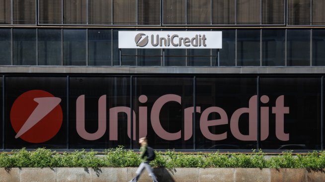 UniCredit повишава плащанията към акционерите и перспективите за печалба